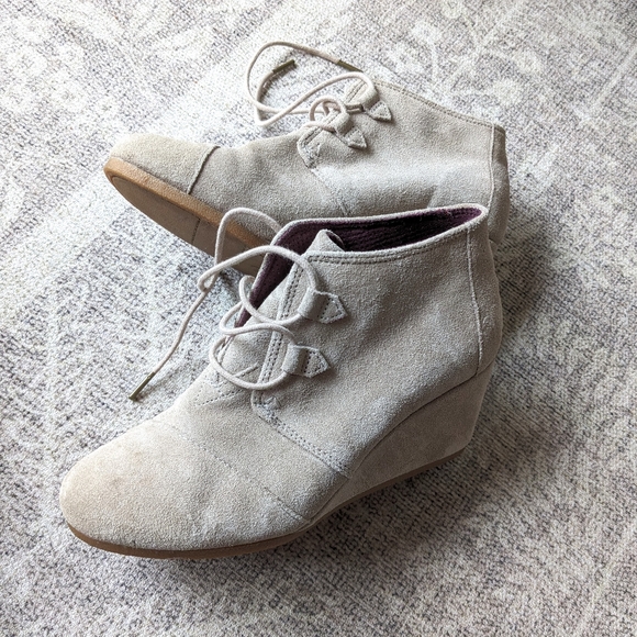 Tom's Kala Wedge Lace Up Bootie - Desert Taupe Suede - Picture 4 of 9